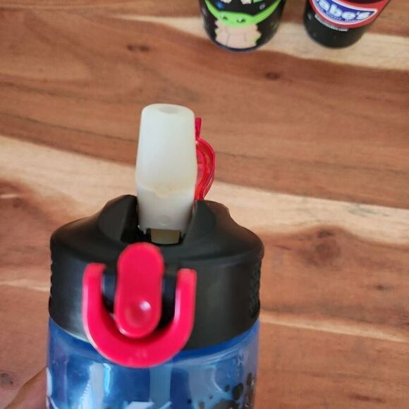 Kids cup bundle Avengers water bottle Chuck e cheese Bubba's chicken - Picture 3 of 6